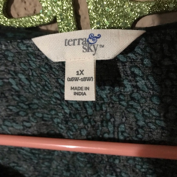 Women 16W-18W 1X Ruffle Top Botany Green Floral Terra & Sky 52 cotton 48 rayon - Picture 3 of 10